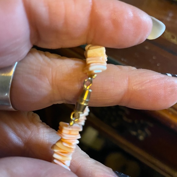 Beautiful Shell bracelet - Picture 3 of 3